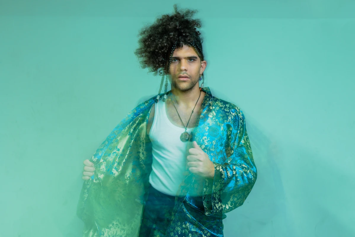 The apulian artist De Stradis in a promotional photo